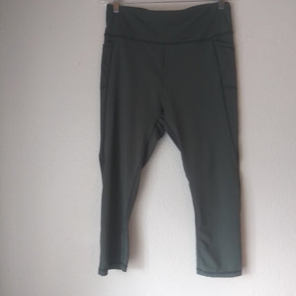 Avia women's size 1XL gray/olive green cropped leggings - Picture 1 of 13